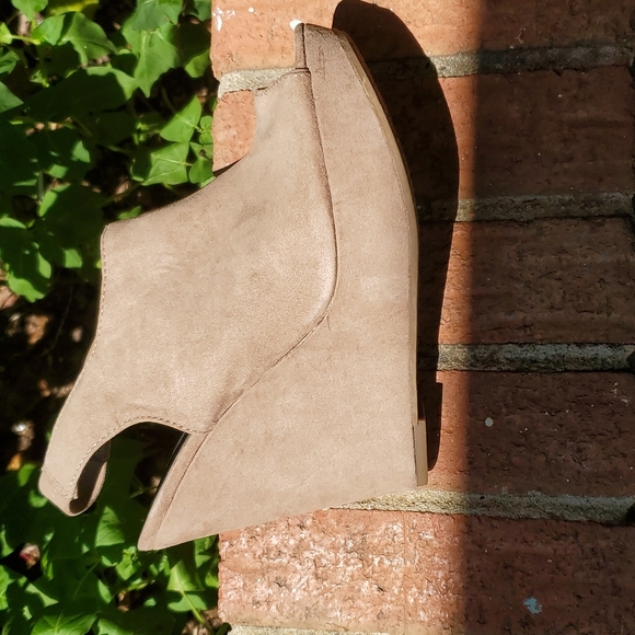 Carlos by Carlos Santana Shoes - 🔴Carlos Santana wedges sz 9.5